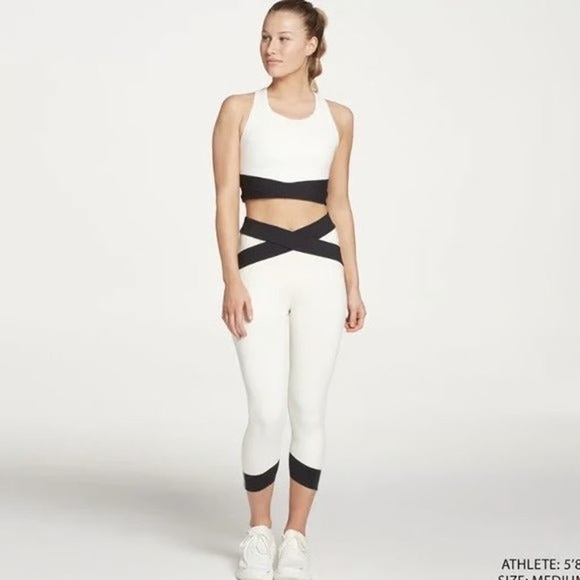 CALIA essentials cross capri leggings - Picture 2 of 5